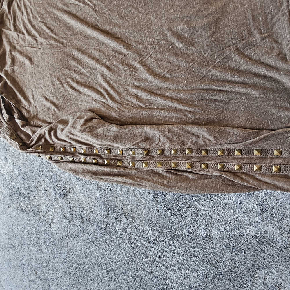 Women's Ariat Long Sleve Top With Brass Studs Accenting the Sleeves. XL - Picture 5 of 12